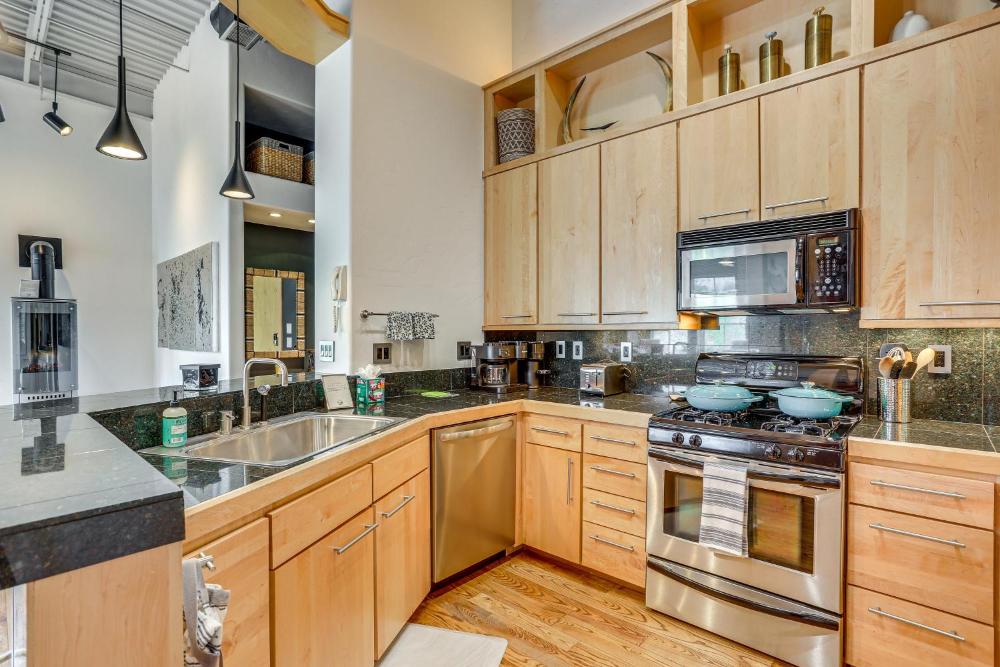 Near Trail Dtwn Eagle Ranch Condo with Balcony